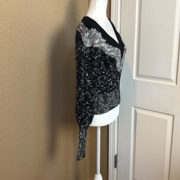 WHBM v-neck pull over sweater. - Picture 7 of 12